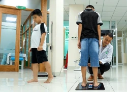 Phát hiện trẻ có bàn chân bẹt, phụ huynh không nên quá lo lắng