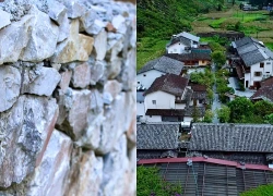 Từ bãi đất hoang đến làng du lịch nổi tiếng giữa cao nguyên đá