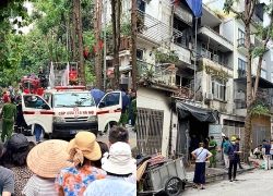 Cảnh sát khám nghiệm hiện trường vụ cháy biệt thự khiến 2 người tử vong ở Hà Nội
