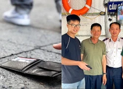 Đồn Biên phòng Cô Tô trao trả ví tiền cho du khách đánh rơi
