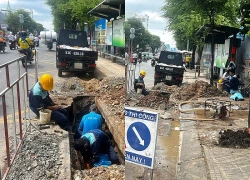 TP Hồ Chí Minh: Xuất hiện hố sụt lớn trên đường Trường Chinh