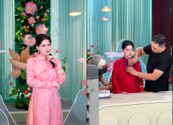 Võ Hà Linh lần đầu công khai hậu trường phiên super live, con gái nói một câu nghe tan chảy