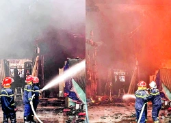 Cháy lớn tại xưởng sản xuất kính ở Thái Nguyên, cột khói đen bốc ngút trời