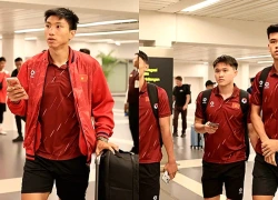 CĐV Indonesia săn đón Đoàn Văn Hậu ngay khi ĐT Việt Nam đến Jakarta