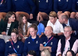 Gia đình Vương phi Kate hiếm hoi xuất hiện đủ 5 thành viên: George, Charlotte và Louis chiếm trọn spotlight