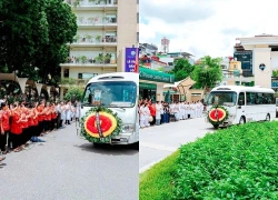 Hàng nghìn học trò xếp hàng ở bệnh viện Bạch Mai tiễn biệt GS Vũ Văn Đính