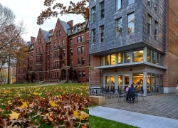 Bên trong KTX ĐH Harvard - ngôi trường nổi tiếng nhất hành tinh có gì?