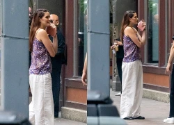 "Tóm dính" khoảnh khắc Suri Cruise lộ diện sau khi cắt đứt quan hệ với bố ruột Tom Cruise