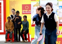 Ca sĩ Hương Tràm khóc nghẹn trên truyền hình