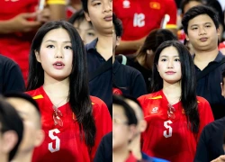Cận cảnh Doãn Hải My visual sáng bừng, vợ Xuân Son đặt tay lên ngực hát quốc ca đầy cảm xúc trong trận đấu của ĐT Việt Nam