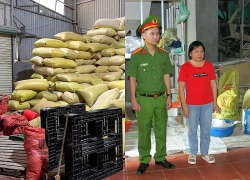 Khởi tố 2 đối tượng bán gạo giả "Séng Cù Mường Khương"