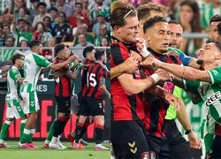 'Thánh quẩy' Antony bị đuổi, giao hữu Betis vs Bournemouth biến thành màn loạn đả