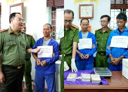 Người cảnh giới bỏ chạy khi thấy đồng phạm bị bắt cùng 8 bánh heroin