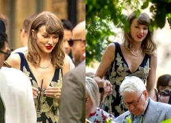 Taylor Swift khoe khéo nhẫn cưới