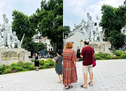 Du khách check-in bên Tượng đài "Quyết tử để Tổ quốc quyết sinh"