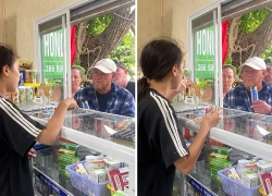Bất ngờ danh tính cô gái nói tiếng Anh phụ mẹ giao tiếp với khách Tây: Clip hút hơn 2 triệu view