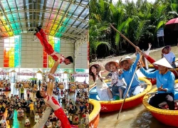 Du khách đang mở rộng bản đồ khám phá Việt Nam