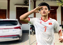 Đình Bắc điển trai bước xuống từ ô tô