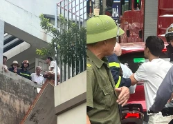 Cảnh sát giải cứu người đàn ông trèo lên mái ngôi nhà 3 tầng ở Hà Nội