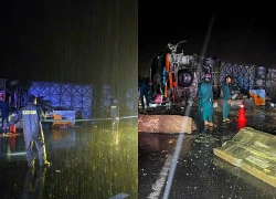 Xe khách giường nằm lật trên quốc lộ, 6 người nhập viện cấp cứu