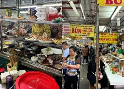 4 khu chợ lâu đời, độc lạ ở Hà Nội, khách cầm 100.000 đồng ăn đủ món ngon