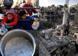 Thiếu điện, người dân Gaza phải thuê máy phát điện theo giờ