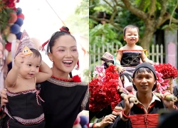 H'Hen Niê làm 81 mâm cỗ đãi tiệc thôi nôi con gái