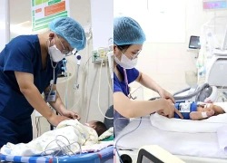 Trẻ 1 tháng tuổi nguy kịch vì người lớn nhỏ nhầm 5 giọt axit vào miệng