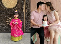 Cháu gái của "bầu Hiển" mới 3 tuổi đã mê trái bóng tròn, gương mặt "copy paste" từ bố chủ tịch, đủ thấy gen nội trội thế nào!